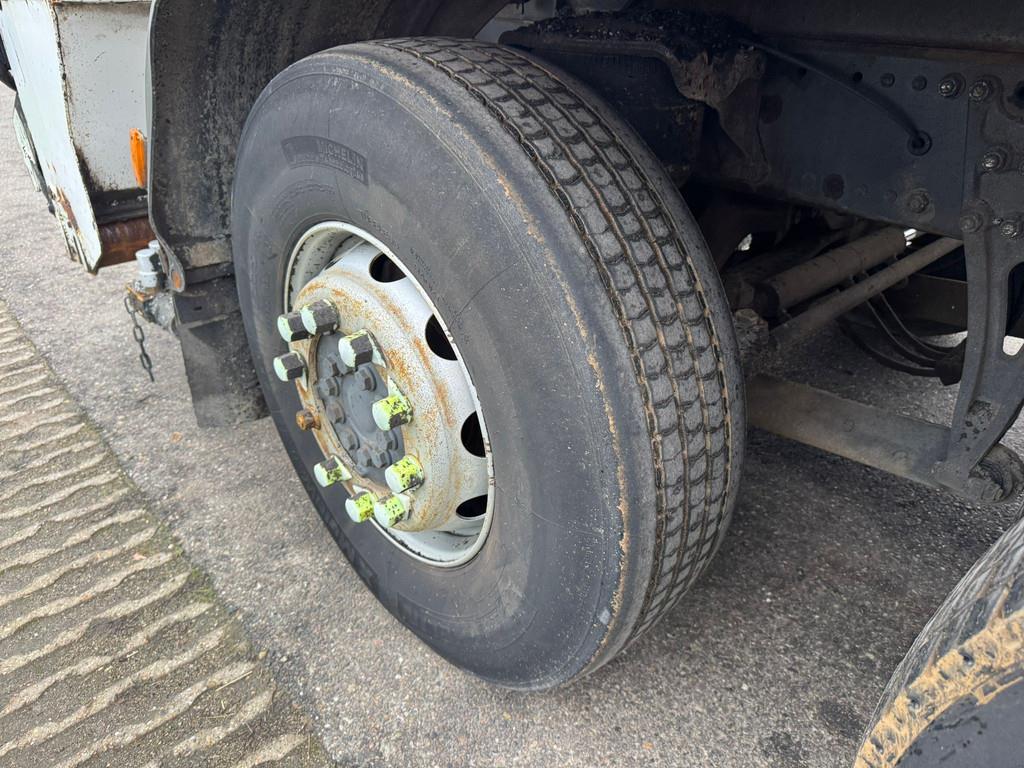 Mercedes-Benz Axor 2533 6x2x4 Rincheval Bitumensprayer / chip sp