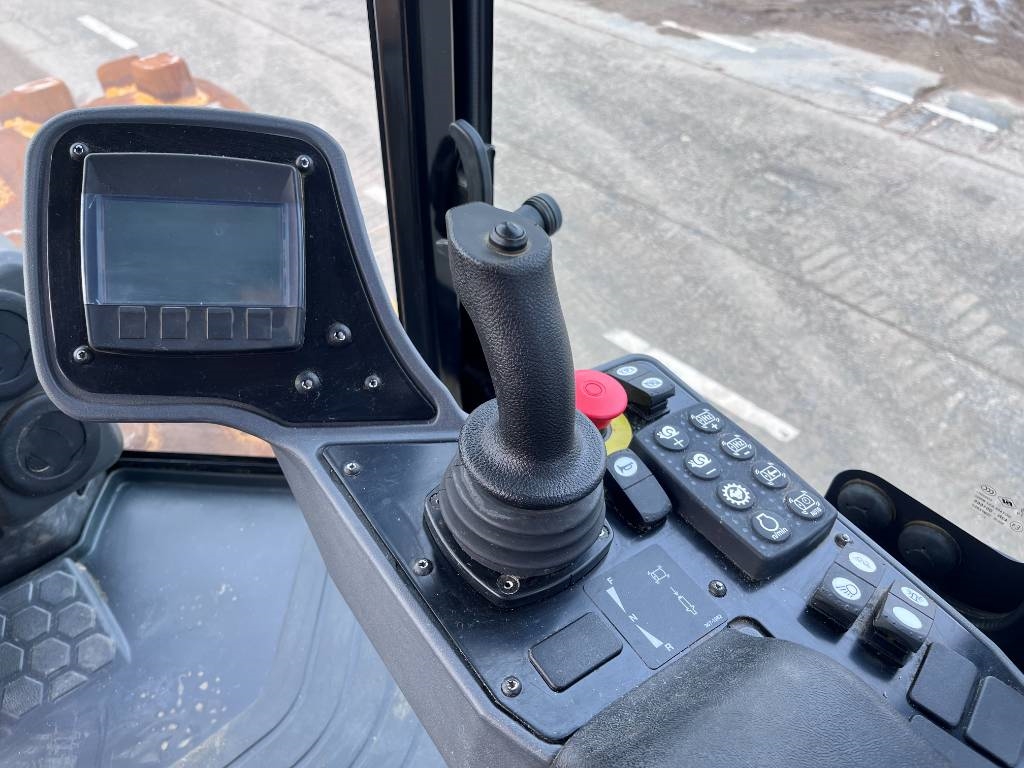 CAT CS66B - Excellent Condition / Low Hours / CE