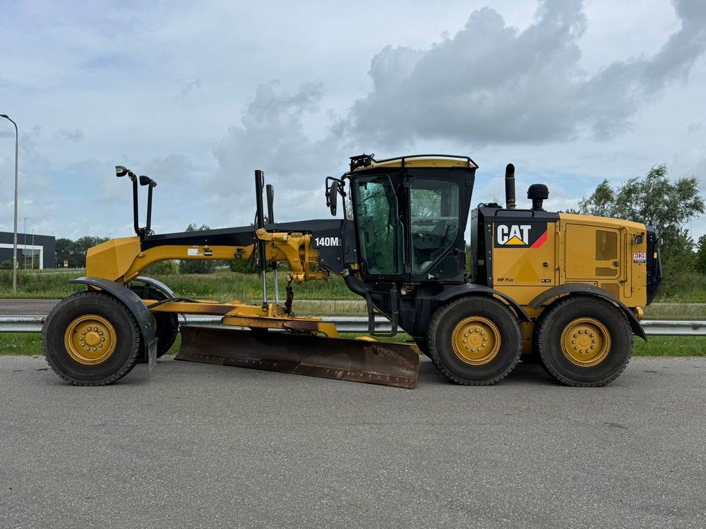 CAT 140M2