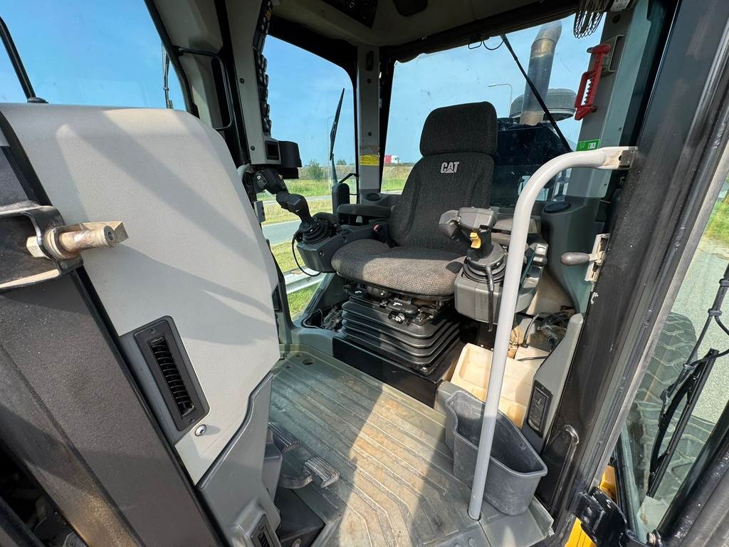 CAT 140M3