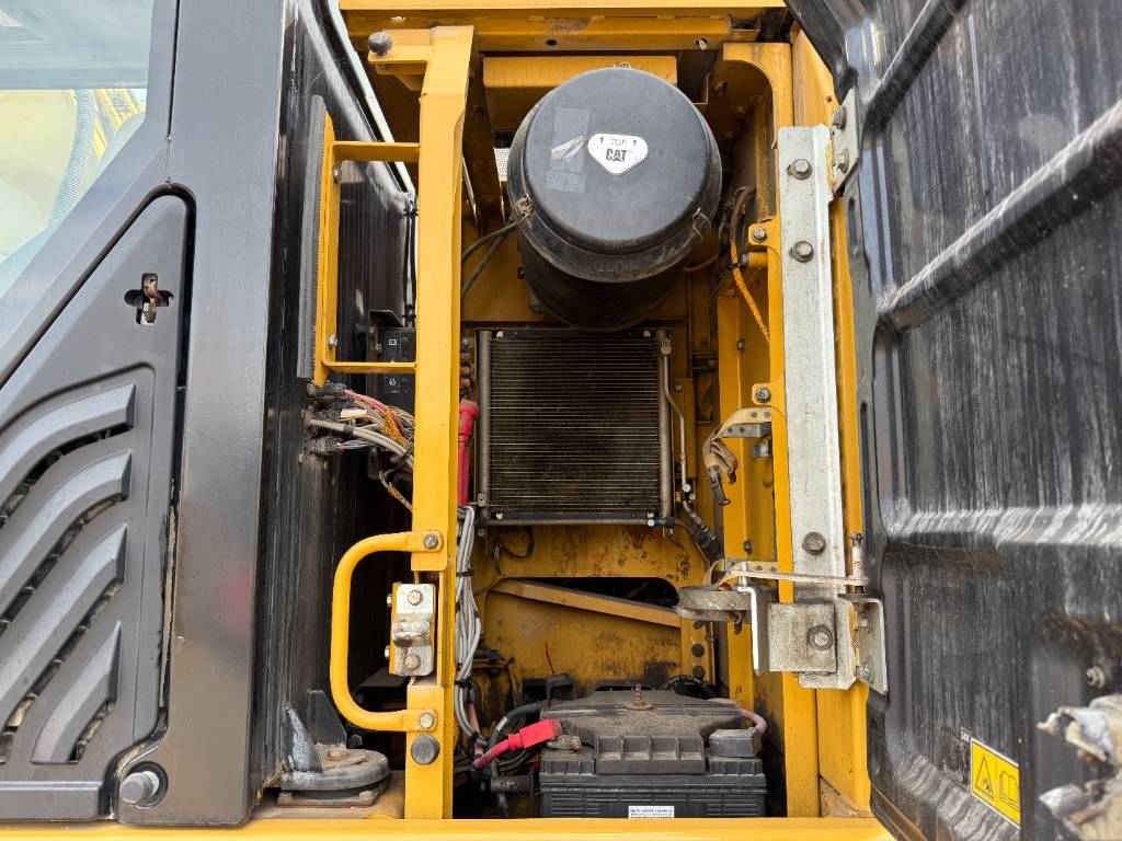 CAT 329ELN German Machine / Quick Coupler