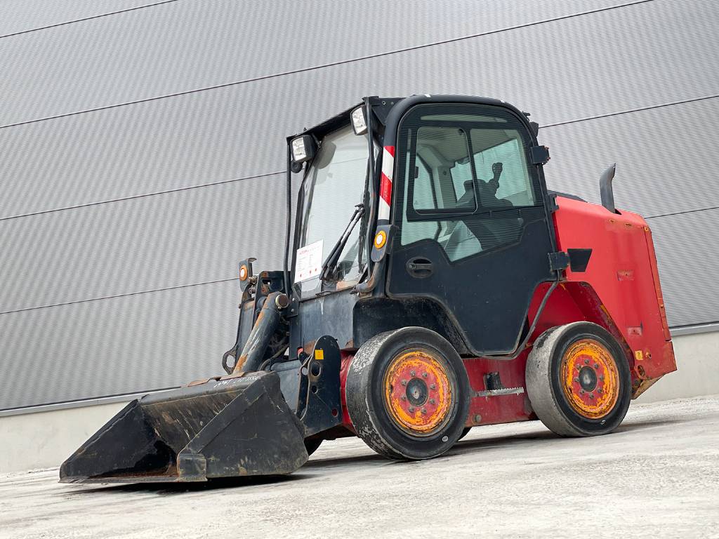 JCB R260