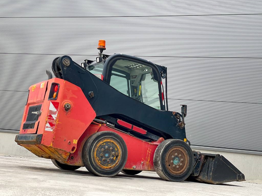 JCB R260