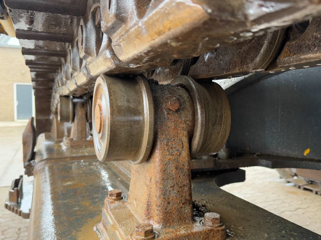 Komatsu PC700LC-8 - Adjustable Undercarriage / Hydr Stairs