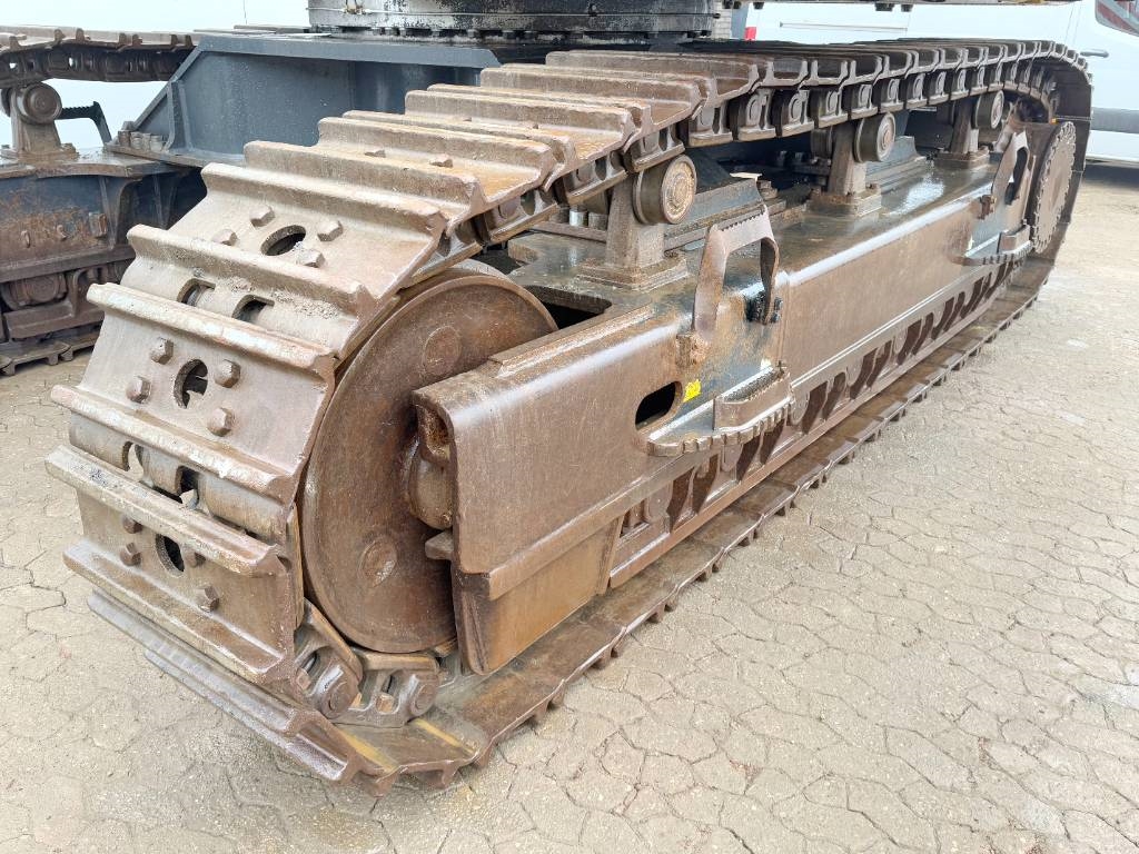 Komatsu PC700LC-8 - Adjustable Undercarriage / Hydr Stairs