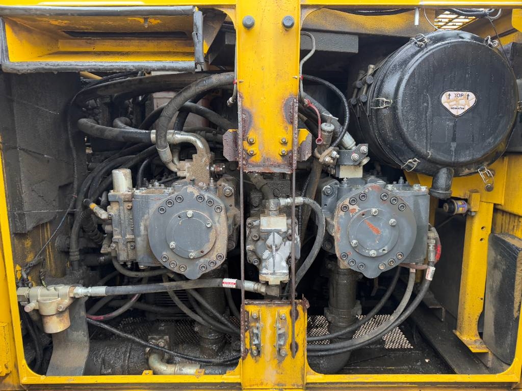 Komatsu PC700LC-8 - Adjustable Undercarriage / Hydr Stairs