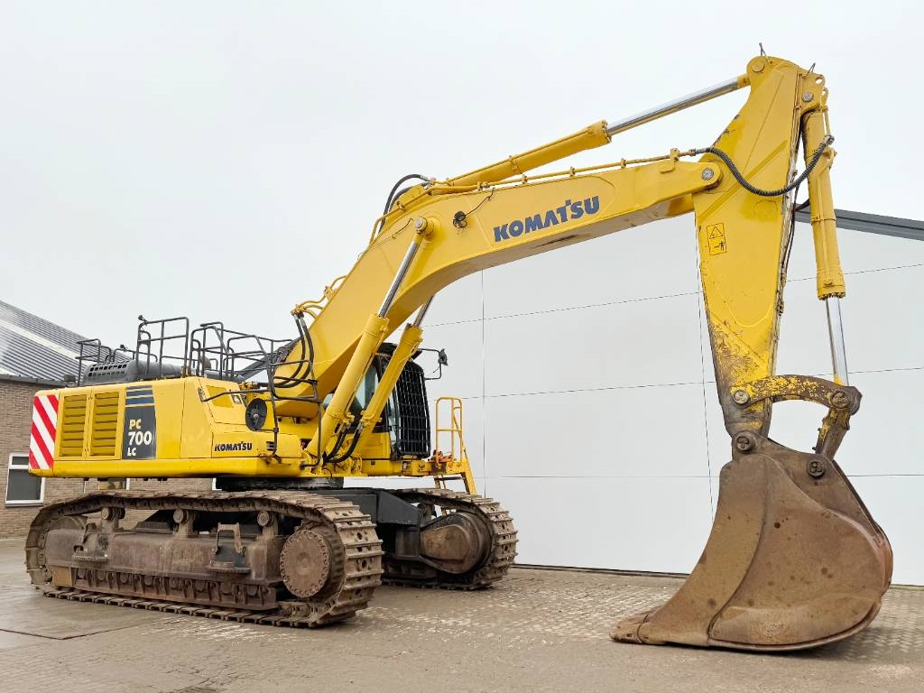 Komatsu PC700LC-8 - Adjustable Undercarriage / Hydr Stairs