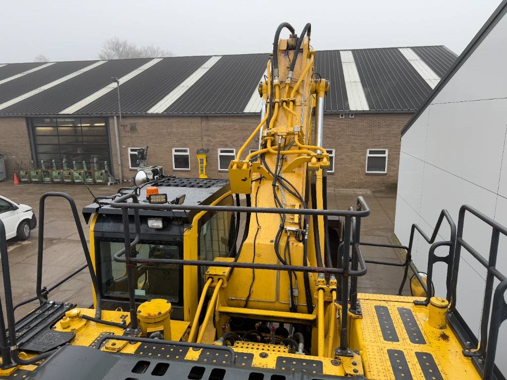Komatsu PC700LC-8 - Adjustable Undercarriage / Hydr Stairs