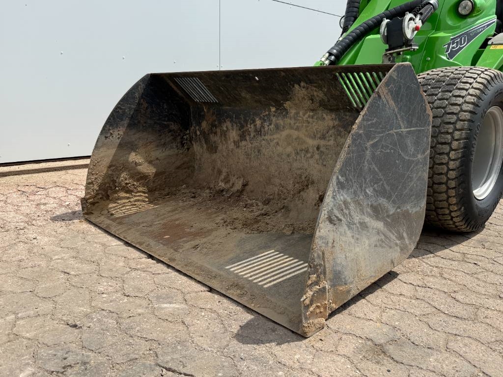 Avant M750 Opti Drive - Bucket + Jib + Forks