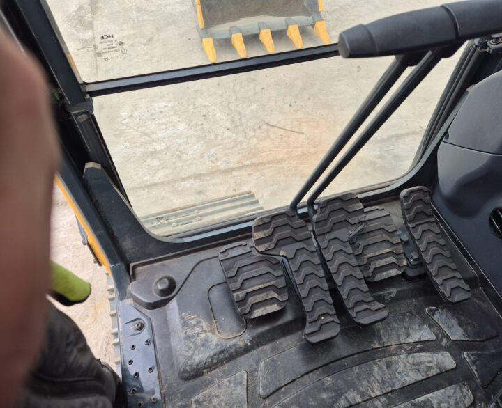 Hyundai HX130ALCR
