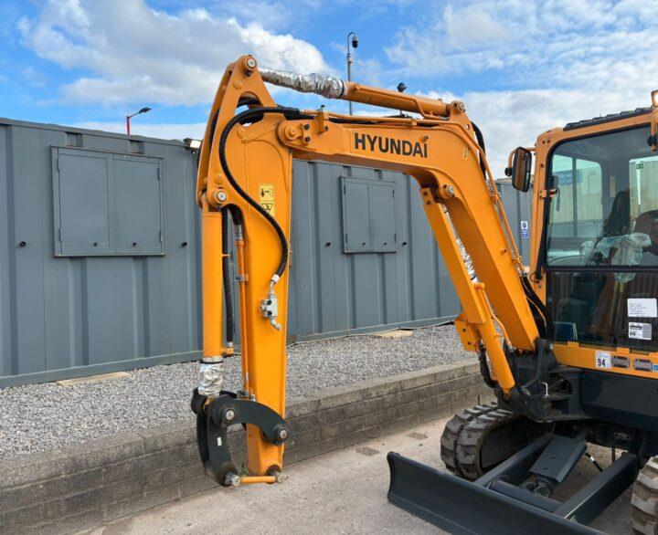 Hyundai R30Z-9AK