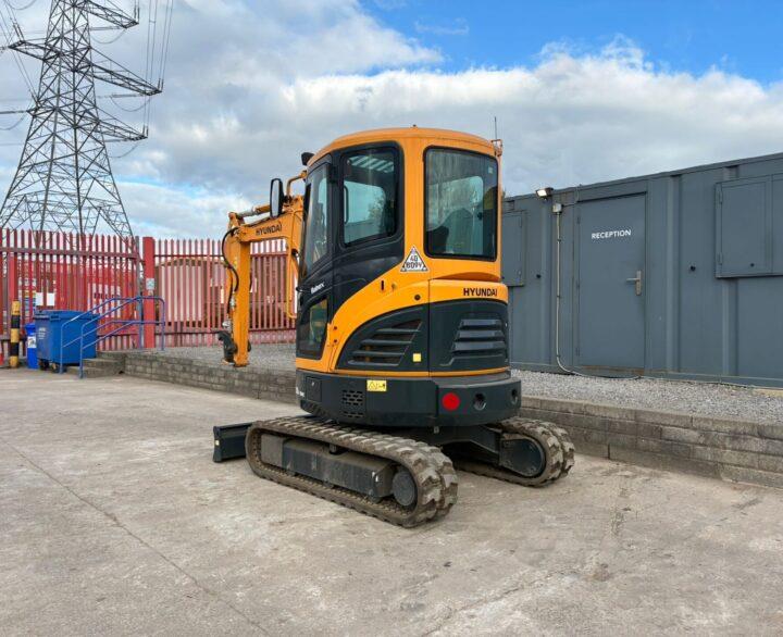 Hyundai R30Z-9AK