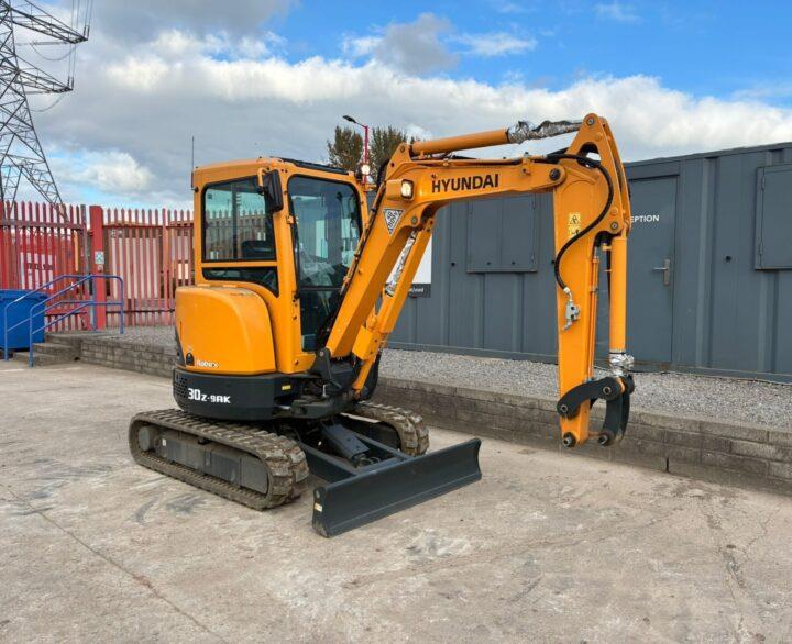 Hyundai R30Z-9AK