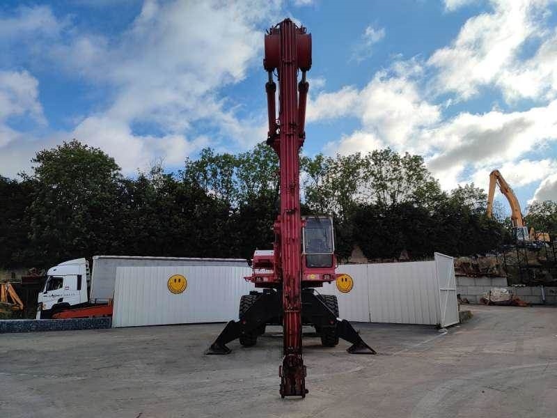 Liebherr A942