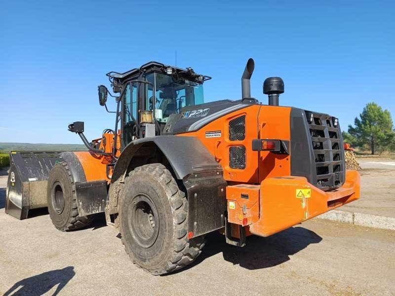 Hitachi ZW220-7