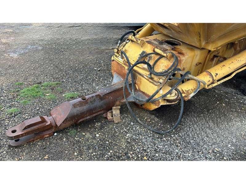CAT D250B