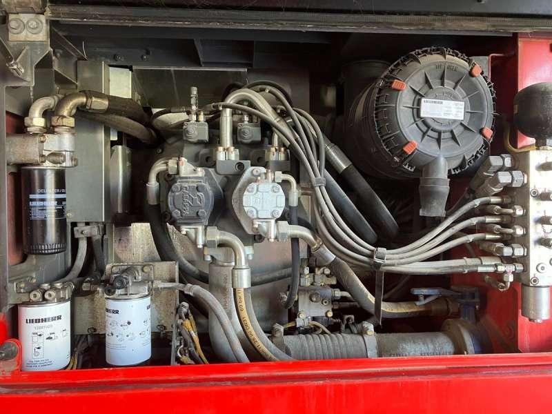 Liebherr R922LC