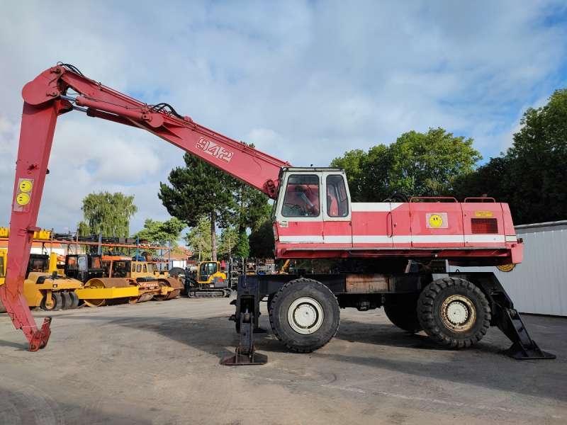 Liebherr A942