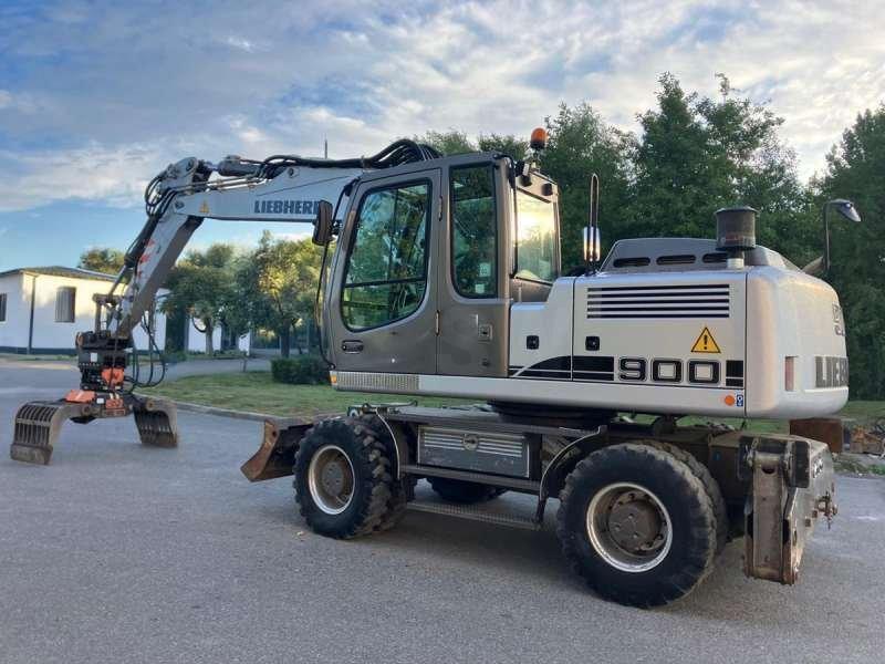 Liebherr A900 LITRONIC