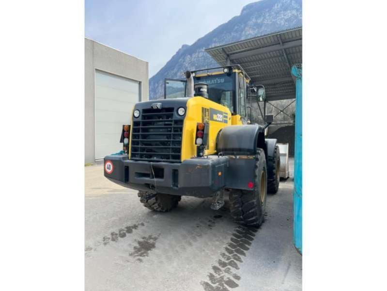 Komatsu WA320-7