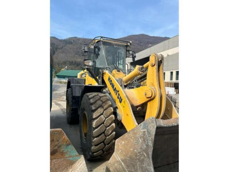 Komatsu WA320-7