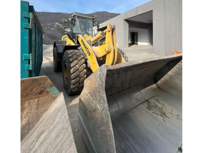Komatsu WA320-7
