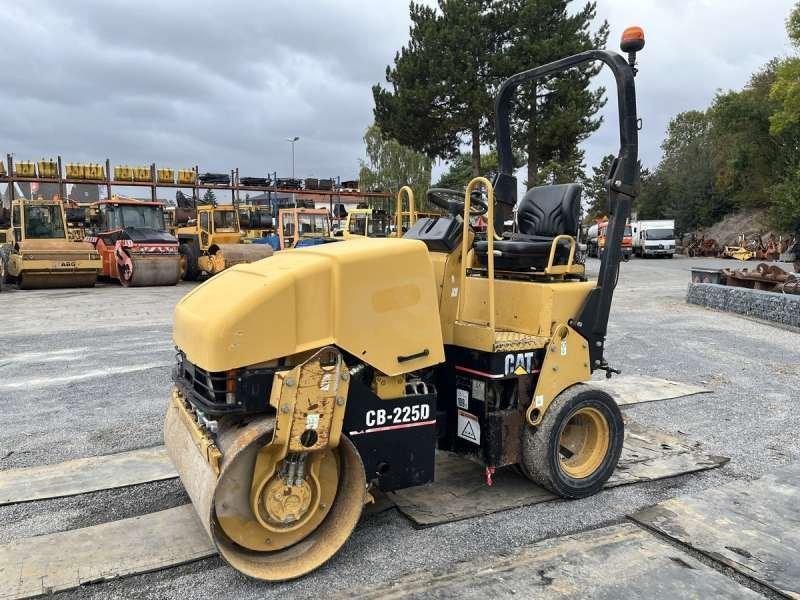 CAT CB225D