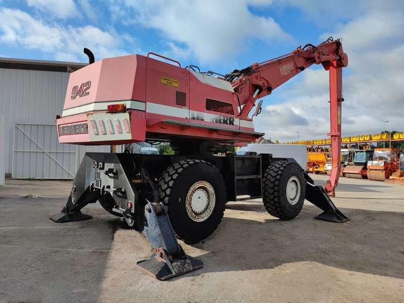 Liebherr A942