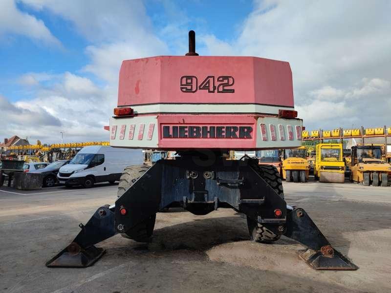 Liebherr A942