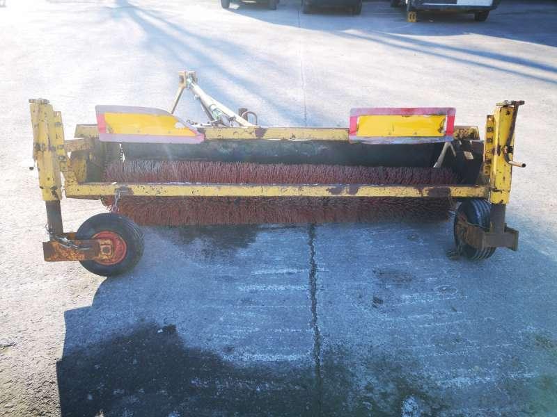 [Other] AUTRE BALAIS 3 POINTS