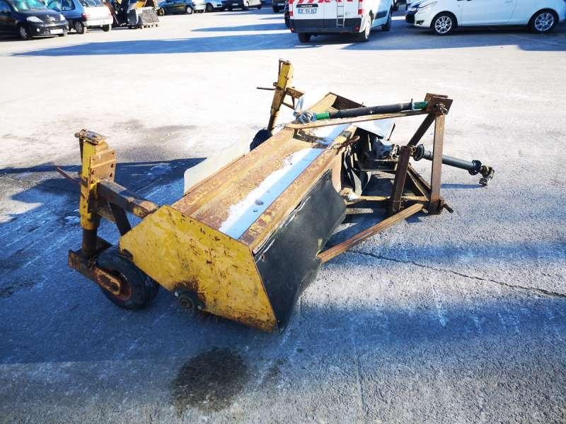 [Other] AUTRE BALAIS 3 POINTS