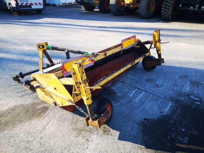 [Other] AUTRE BALAIS 3 POINTS