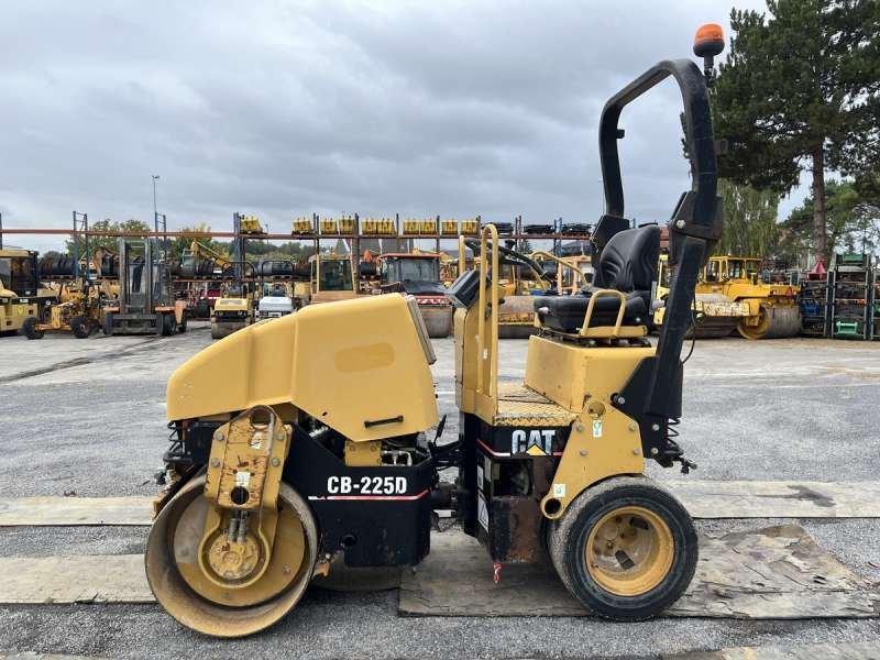 CAT CB225D