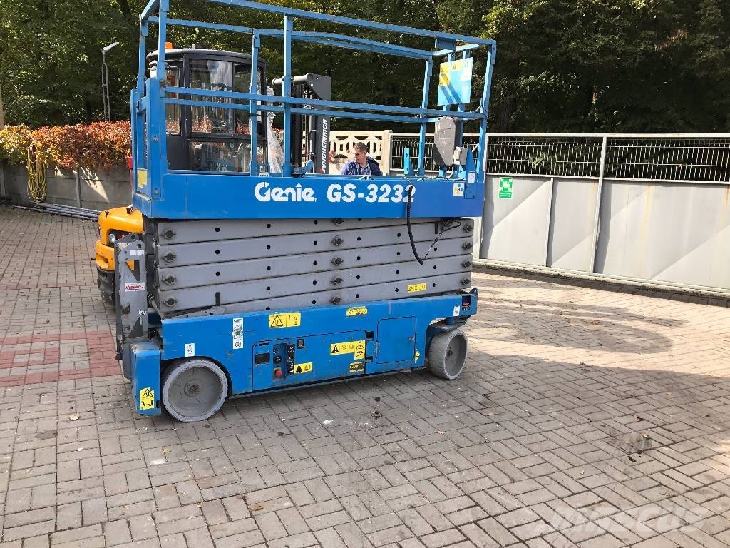 Genie GS 3232 Scissor lifts for rent, Year of manufacture Year 2008