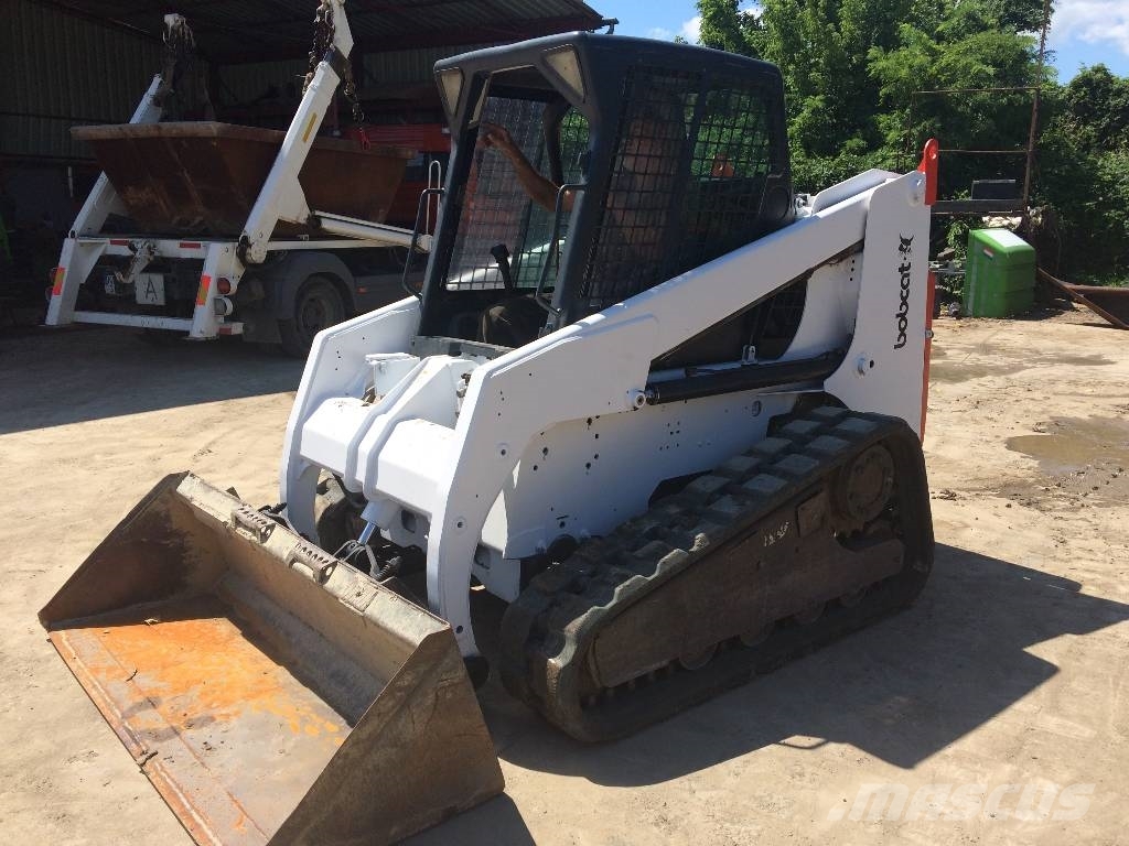 Used Bobcat T 200 skid steer loaders Year 2002 Price US 19,396 for
