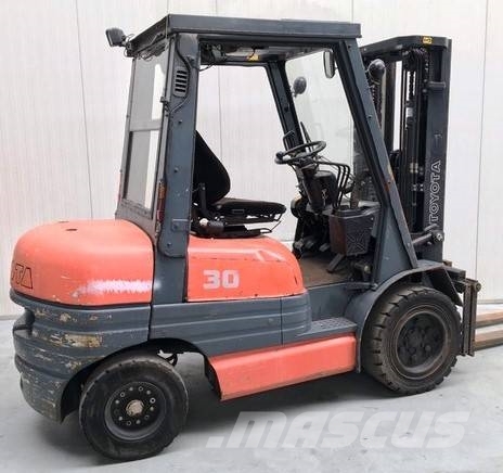 Toyota 6 местная