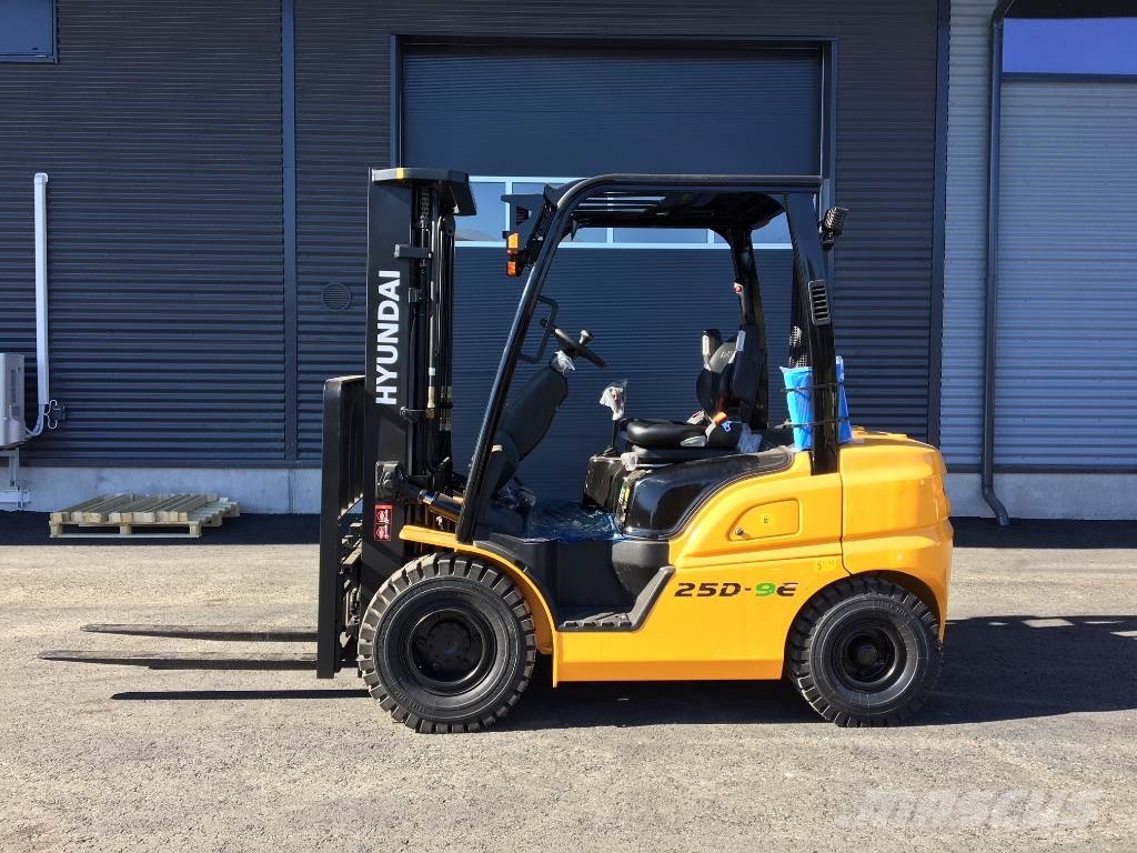 Hyundai 25d 7sa