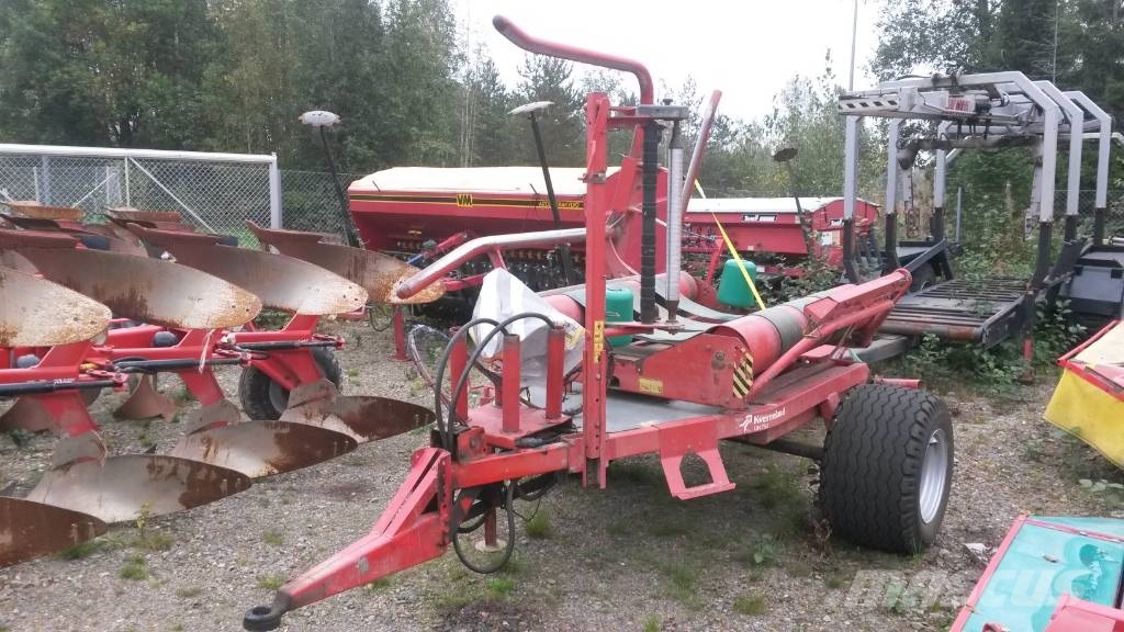 Used Kverneland UN7517 wrappers Year 1999 Price US 5,614 for sale