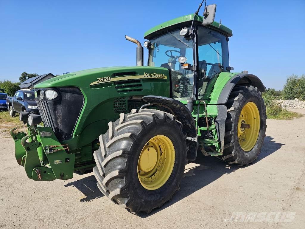 John Deere 7820