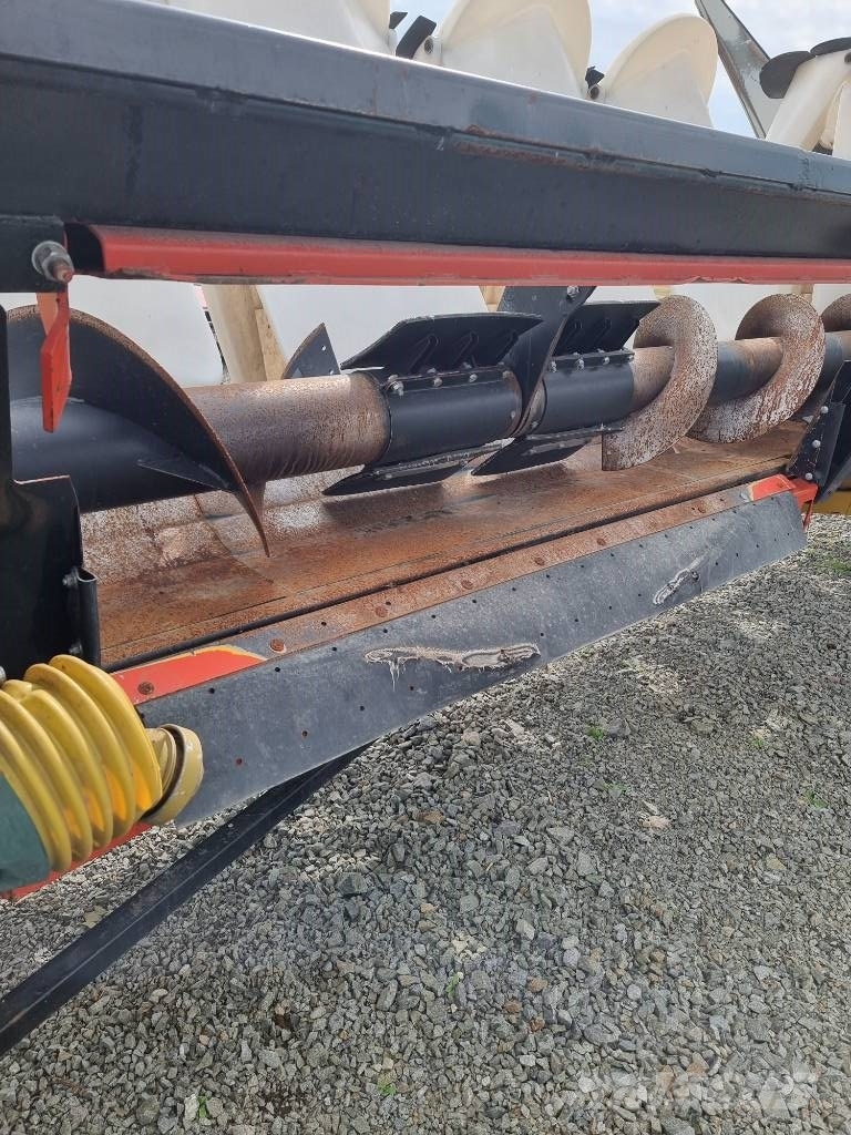 Oros SF12QSA 12 ROW CORN HEADER 2007 Hongrie D occasion Barre De oros-sf12qsa-12-row-corn-header-2007-hongrie-d-occasion-barre-de