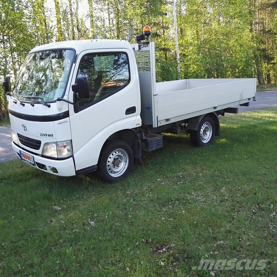Toyota dyna 100