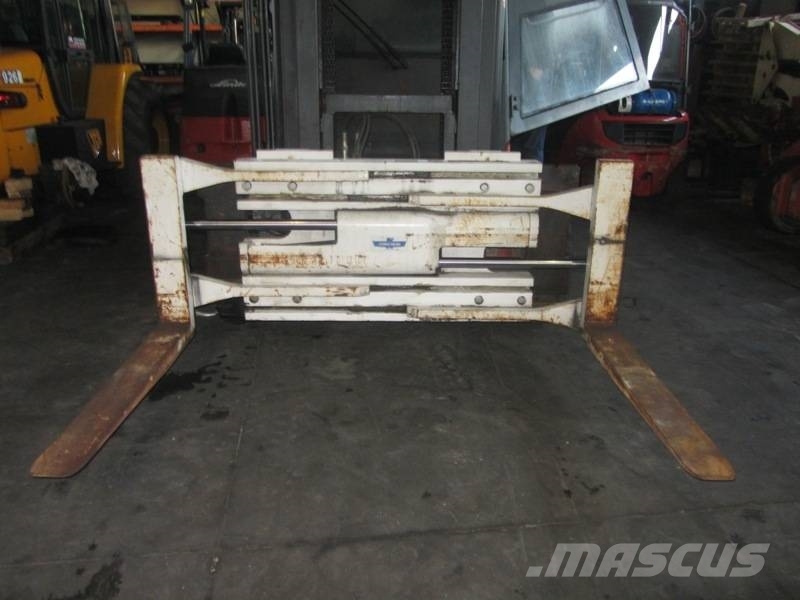 Used Cascade Fork positioner with Side shift other attachments and