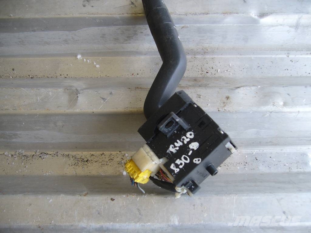 Scania R420 turn lights switch, 2007, Riga, Letland Brugte kabiner og