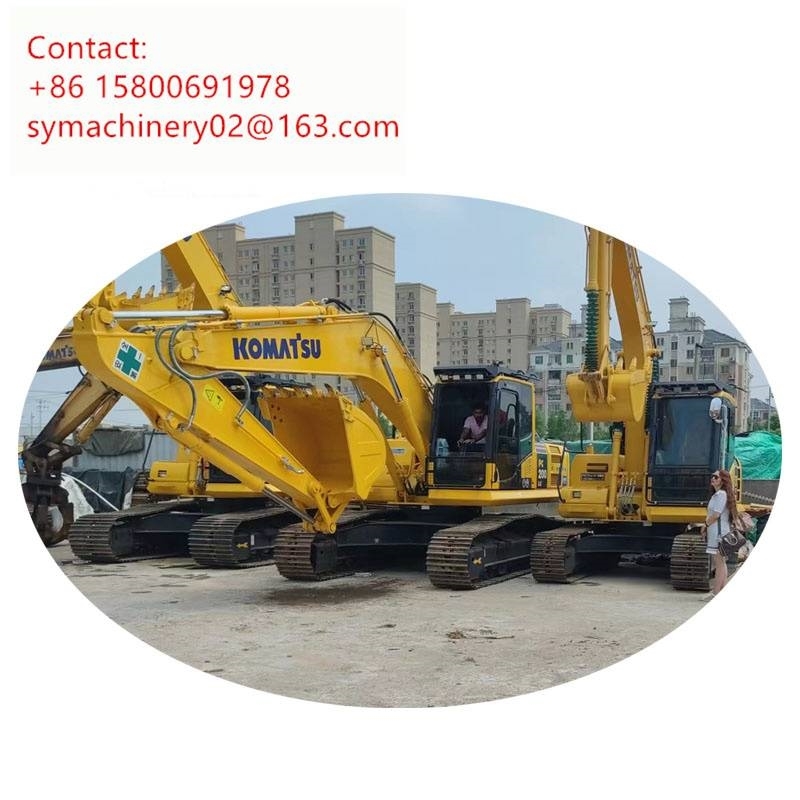 コマツ【小松製作所】のクレーン車です。