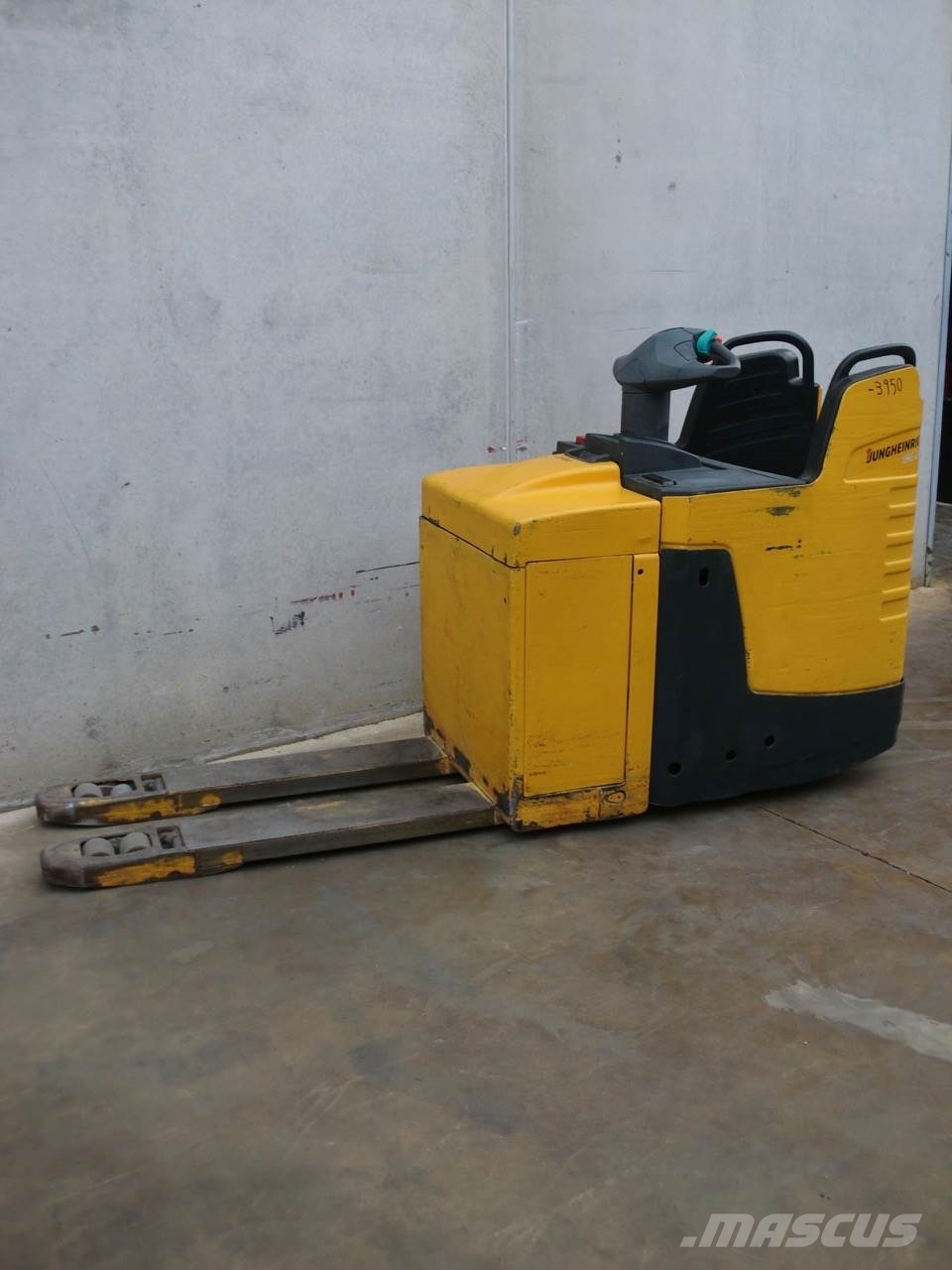 Used Jungheinrich ERE 225 PF low lifter Year 2010 Price US 2,199 for