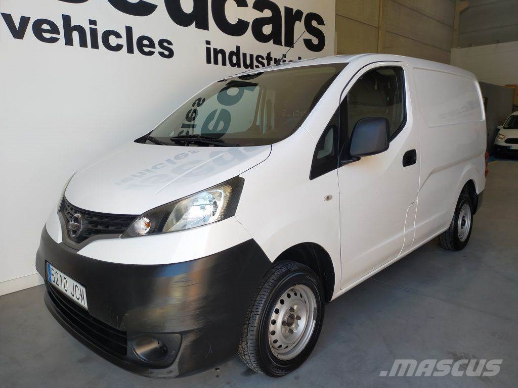 nissan panel van nv200