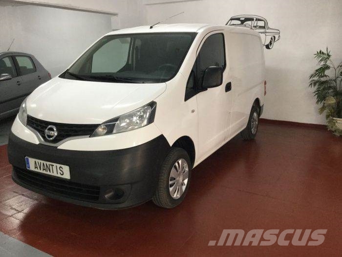 2011 nissan nv200