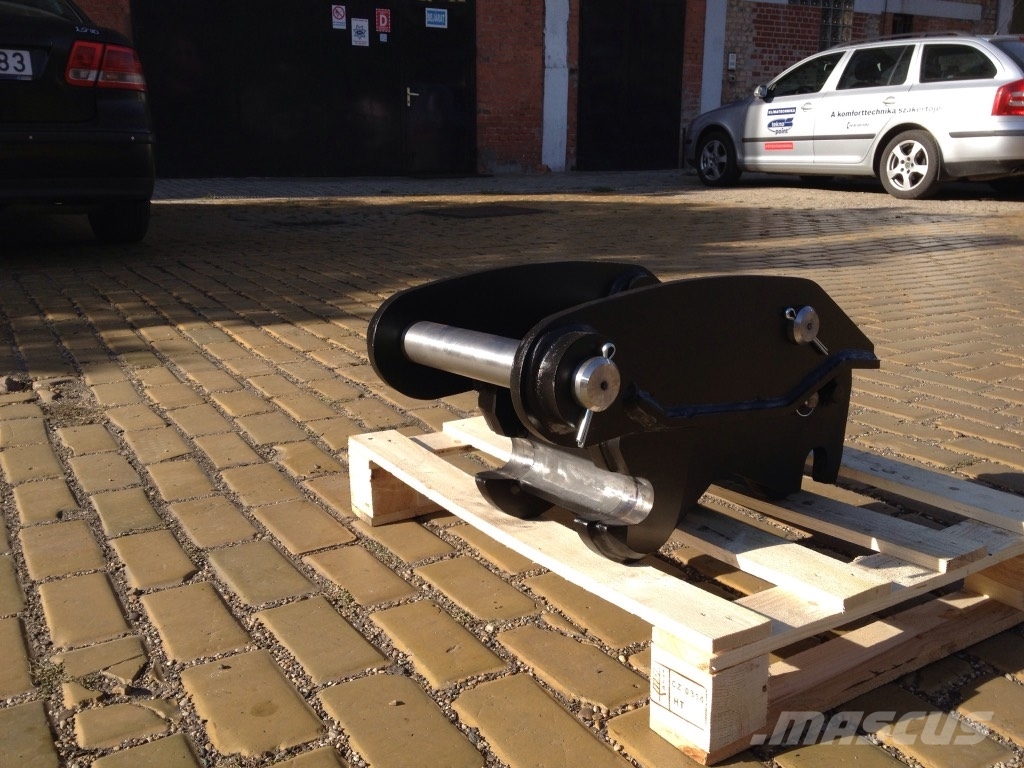 Caterpillar 428432 Manual Coupler / Quick hitch on stock, 2015