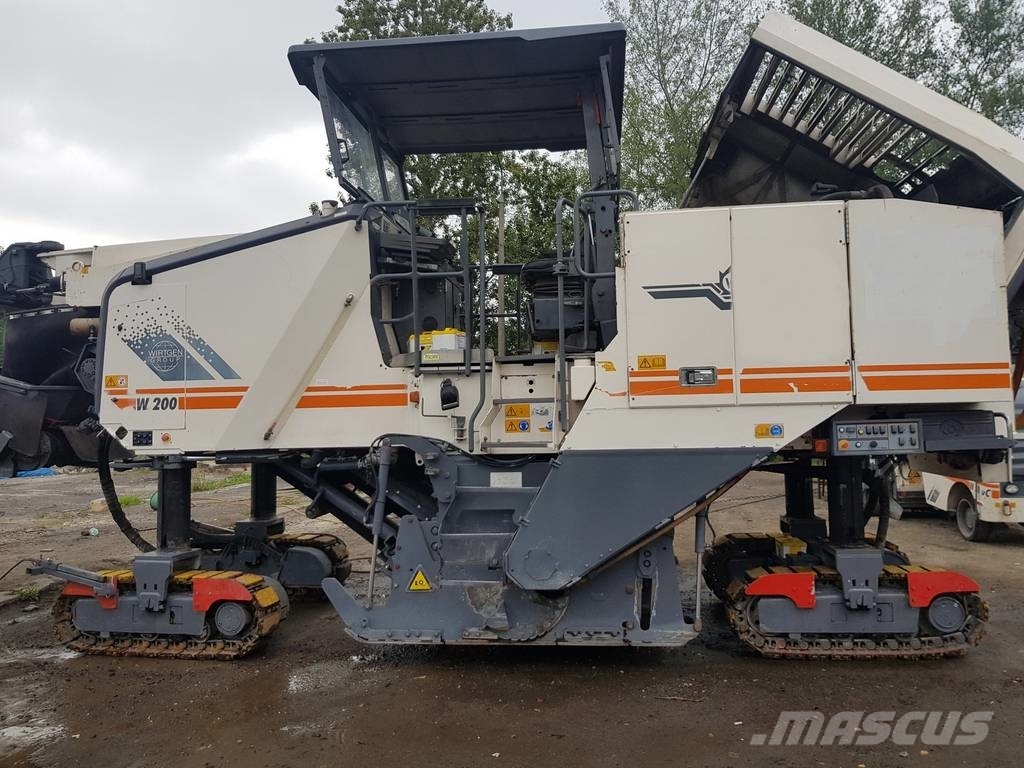 Used Wirtgen W200 asphalt cold milling machines Year 2011 for sale