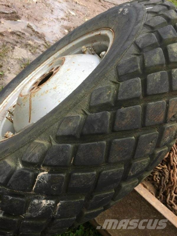 Tractor rear wheels and tyres 13.6 12 28 £350, , Verenigd